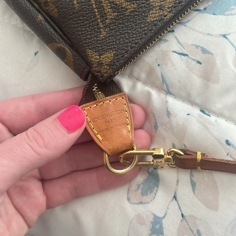 COPY - Authentic Vintage Louis Vuitton! - Picture 3 of 12
